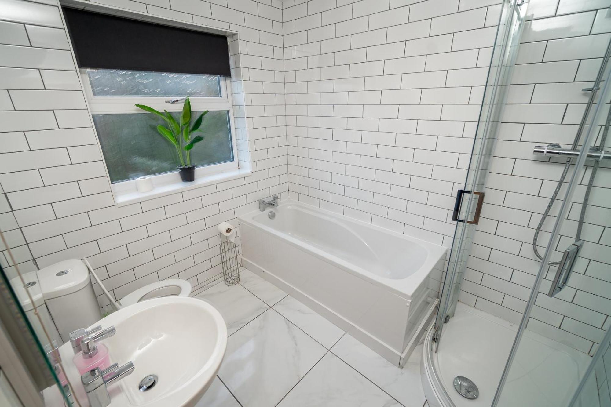 Spacious 3-Bed Near The City Centre Swansea Exterior photo